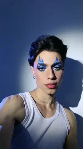 atrasado na trend 💙 #maquiagem #boymakeup #blue
