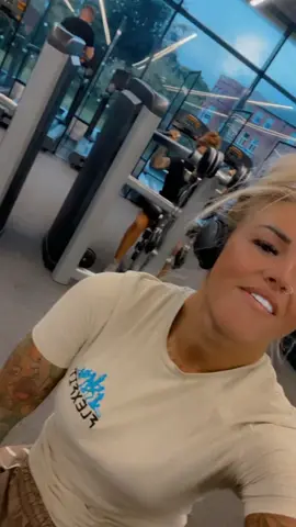 #girlsthatlift #training #blonde #lgbtq #lesbian #inked #fyp