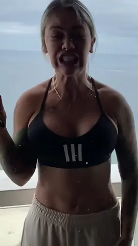 “Caca, cacaaa” @soycintiacossio  😂