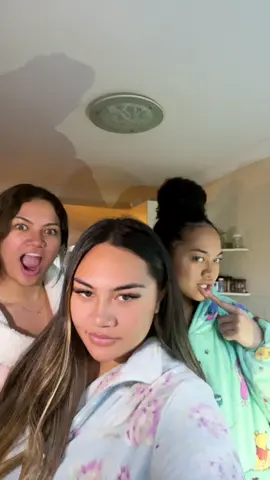 who invited these old ladies 👵🏽