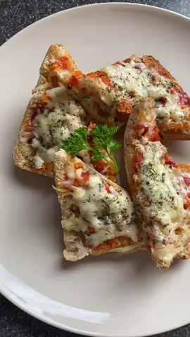 My new favourite lunch - pizza toast 🍕 Let me know if you try this at home! #Viral #Pizza #PizzaToast #LunchIdeas #QuickAndEasy #R#RecipeF#FoodTokHomemade #Food #Yum #YummyFood #Lunch #LunchTime