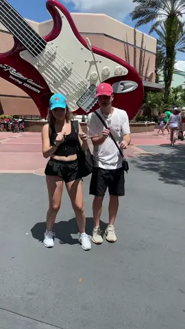aqui na Disney dançando pro tiktoaqui