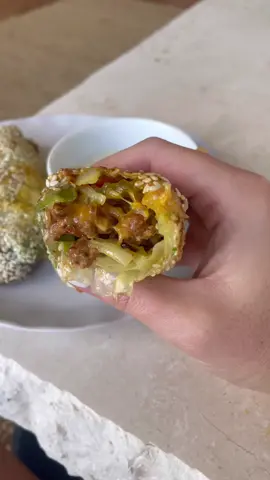 CHEESEBURGER RICE PAPER ROLLS 🍔 in toasted sesame seeds. #Recipe #cooking