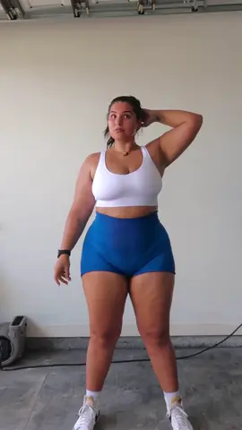 All genetics 🧬 & hard work 💪🏽💙✨ #latinafitmom #GymTok #thickfitness #midsizefitness