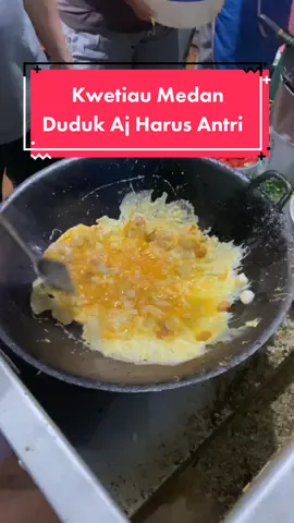 belum pernah liat kwetiau serame ini sebelumnya, antriannya busett 👍 Kwetiau Aphin, Non Halal , Jl.Iskandar Muda Baru - Medan…