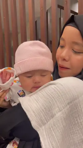 utututu si baby ngantuk 😖💕💕💕 auntim gangguin dikit yaah ameena