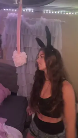 @rachelschell_