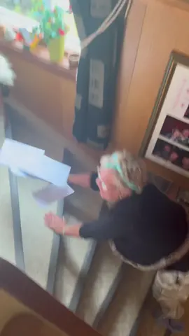 😂😂😂 Dont pick up the mail when im around!! #fy #fyp #foryou #foryourpage #jumpscare #mom #norway #nobully #bodø #skraemmern #haha