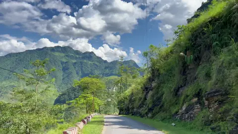 up full đoạn đường đến Du Già siêu đẹp 🥹🌿 Núi rừng Tây Bắc Việt Nam tuyệt vời quá. #dulich #trend #HàGiang #xuhuongtiktok