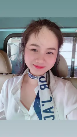 Trong ví có tiền trong tay có sự nghiệp trong đầu có tri thức và trong ánh mắt đã có sự trãi nghiệm liệu trong lòng e đã có ai???