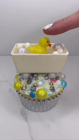 Replying to @bellebright17  What the…DUCK 🦆🧁 #cupcake #cakevideo #baketok #duck #cakeart