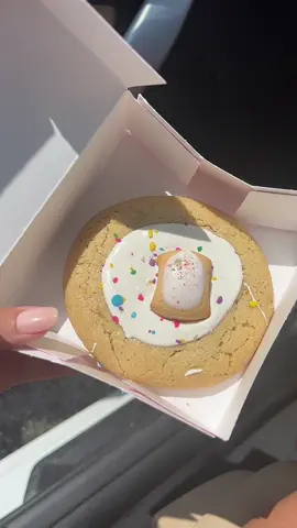 OMG this is the cutest cookie ever 🍰