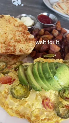 SECOND DAY IN A ROW. HAIR IN MY FOOD. AGAIN???!?!?! i’m going to starve for the rest of my days 😭😭🤮 #differentcity #ew  #hairinmyfood