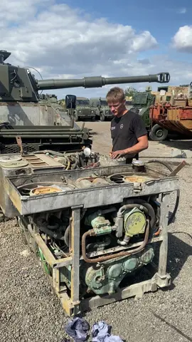 Nice little pack lift today to fix a few issues with the old girl. Clean her up and back in tomorrow!#fyp #spanner #mechanic #tanks