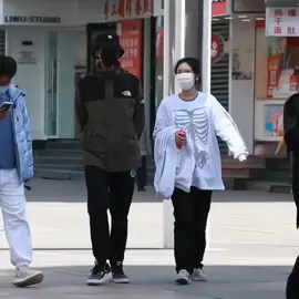 this couple is so cute :3 #koreasocialexperiment #socialexperimentkorea #socialexperiment #funnysocialexperiment #southkorea #couple #fyp #foryou #foryoupage