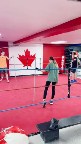 Fun reaction drill, loving these smaller sumer classes, #sprucegrovefitness #parklandsports #stonyplainfitness #thegymsprucegrove #boxing #albertaboxing