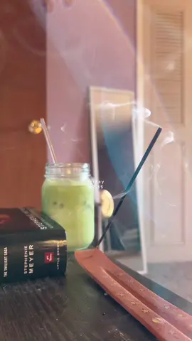 Quiet morings are the best 🌞 #Home #cozyathome #showingupformyself #morningroutine #quietmorning #smallmoments #slowliving #fyp #browntiktok #blackcommunity #sunshine