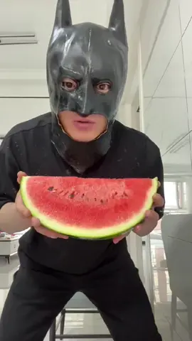 Eat watermelon in seconds😂#batman #fruit