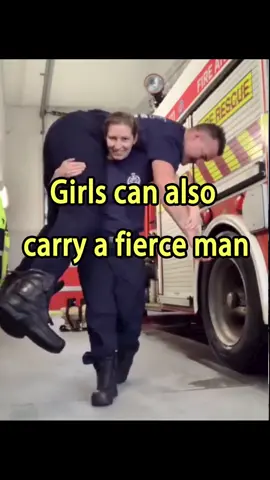 Can you carry your boyfriend? This girl can! How to quickly carry an unconscious person? #tiktok #power #SuperShow