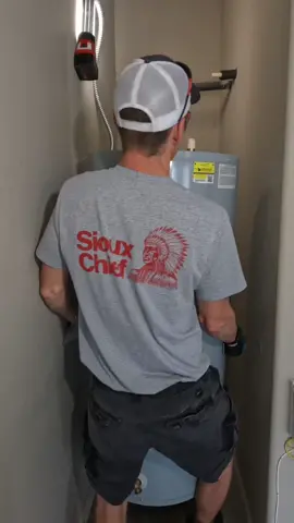 Water heater belt trick 😁🤙 #Plumber #PlumbersOfTikTok #Plumbing #DIY #FilmTeyvatIslands #HandyMan #Satisfying #FYP #BlueCollar #WaterHeater