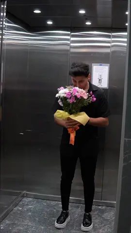 عارف لما الناس تخونك تلف دور على يصونك