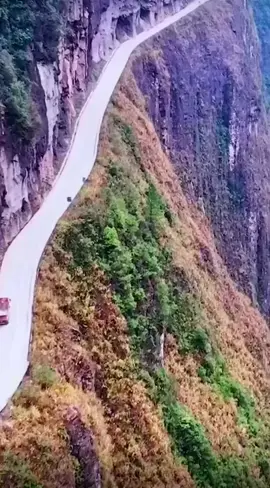 Scary 😳 #scary #dangerous #road #mountain #fyp #foryou #foryourpage