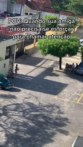 Andar com ela no meio da rua é sempre assim KKKKry 🤪#fyy #vaiprofycaramba #amigas