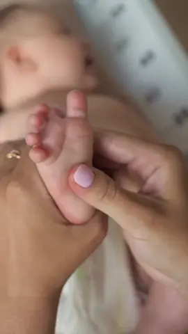 Вы знаете, как важен массаж для детей до года? Смотрите видео и повторяйте со своим малышом #массаж #массажгрудничка #массаждляребенка #hb_happybaby