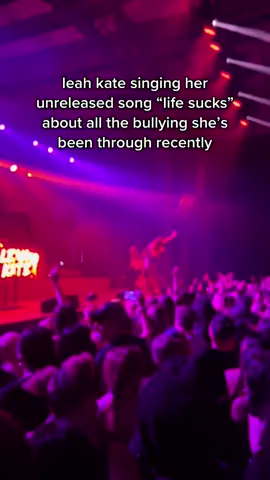 first big concert and leah popped out with this masterpiece😩 #leahkatelive #chaseatlantic #concert #unreleased #lifesucks
