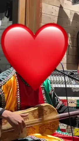 Maalem younes hadir - bania a essawira #gnawa_morocco🇲🇦🇲🇦🇲🇦 #gnaoua #essawira #gnaouamusic #festivals #gnawa #gnartess #marrakech #dance #explor #gnaou