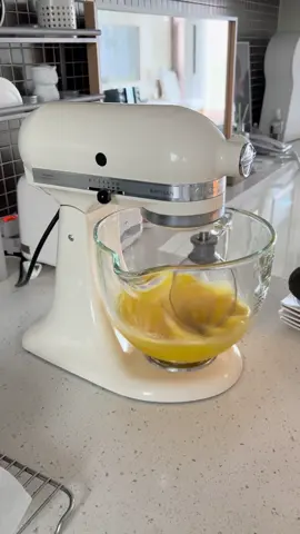 Kitchen Aid Artisan ❤️#kitchen #kitchenaid #artisan #baking #bakingrecipe #homebaking #cake #cakedecorating #케이크 #케이크만들기 #키친에이드 #키친에이드반죽기 #빵 #asmr