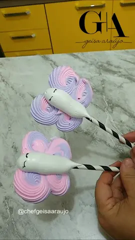 Borboelta de suspiros #pirulitodesuspiro #suspiro #viralvideo #confeitaria #merengue #meringue #meringuecookies #docesgourmet #suspirospersonalizados