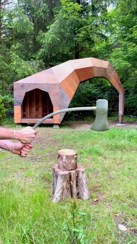 The kinetic axe by @DiesInEveryFilm. This dude makes some of the coolest custom tools I’ve ever seen! #DIY #handmade #axe #split #wood