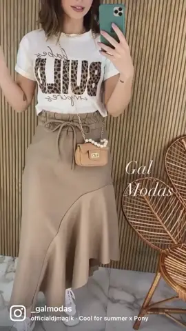 Modelagem e recortes que garante autenticidade no look 😍 Saia moletom  Enviamos para todo Brasil 🇧🇷 . . . . . . . . .  #vestidojeansmidi  #saiamidi #lookoftheday #lookinspiração #cristã #modafeminina  #modacrente #crentechique #crentechic  #lookprincesascristãs #jovenscristãos #jovensccb #estilososcrentes  #ccb #assembleianasestilosas