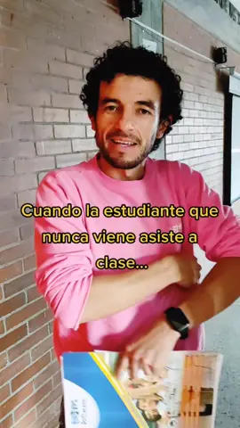 Cuando la estudiante que nunca viene asiste a clase 😅 Con la maravillosa participación de Dana Mahecha #elprofejordi #educacion #escuelapublica #parati #lebronbrothers #fy