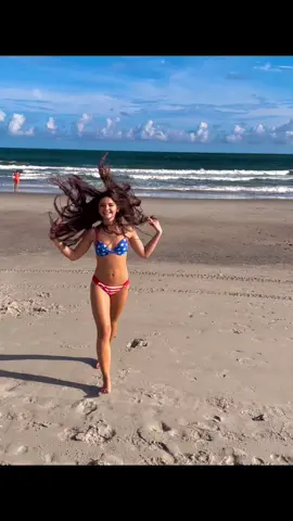 I love the beach!!🏖🤩 #beach #tumble #greenscreenvideo #greenscreen #trending #fyp