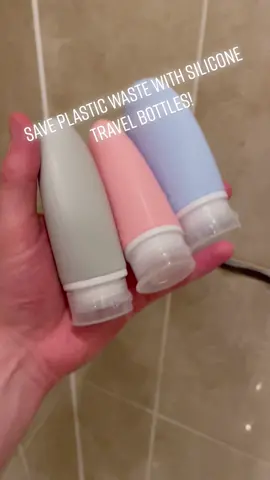 Dont buy expensive single use shampoo and other travel minis, instead save money and plastic waste with reusable silicone travel bottles! ♻️🧴 link in bio 💕 #reuse #refill #refillution #shampoorefill #plasticfree #travel #travelhack