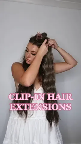 Applying my @zee.elle x @brown.elle 26” clip in extensions!! Made wirh vegan silk fibre, I mixed 2 shades to create the perfect beachy waves for summer💕 #zeeelle #extensions #clipinextensions #synthetichair #affordablehair #beachywaves #hairtutorial #hairtransformation #hairstyles #summerhairstyle