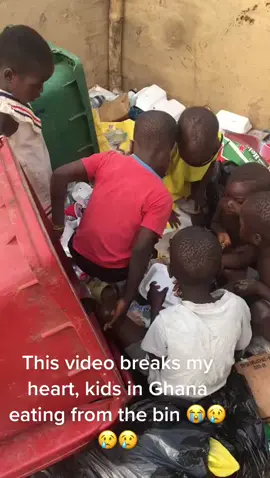 #kidsinneed #kidsright #hustling #africankids #ghanatiktokers🇬🇭🇬🇭🇬🇭 #lifeinafrica #nofoodinafrica #cryingbaby #helpafricapeople