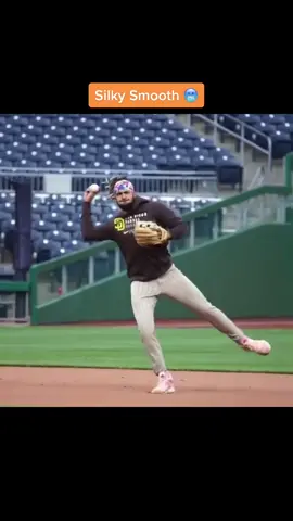 On a slow roller, field off your left foot and throw off your right foot. 🔥 #fernandotatisjr #fielding #baseball