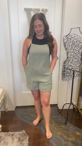 It has POCKETS!! Shop willostyle.ca for all of your pocket needs! 😉 #willowwomen #ontariofashion #boutiquelife #clothingstore #sudbury