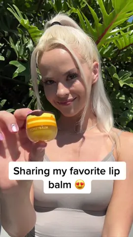 Refresh and repair your lips 👄 🍯 #honeybalm #naturalingredients #winterbeautytips #lipbalm #dryskin #chappedlips #dryskintips