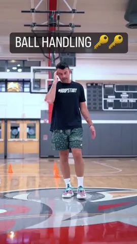 Add bouncing rhythm to your stationary work!!!! #hoopstudy #basketball🏀 #LearnOnTikTok #basketballtraining #fyp