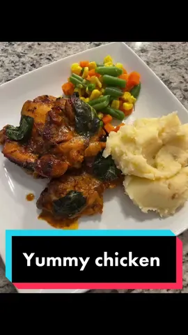 Chicken thighs and tators 😋 #dinnerwithme #tummy #chickenthighs #easydinner #bakedchickenthighs #healthy #dinner #chickenrecipe