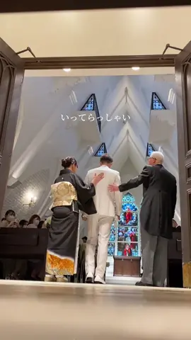 結婚式で子育ての感謝を伝えられました🥺#結婚式#お父さん#お母さん#子育てありがとう#感謝#ジャケットセレモニー#ブートニアセレモニー#感謝の気持ちでいっぱい#ありがとう#マリエルコート#栃木結婚式場