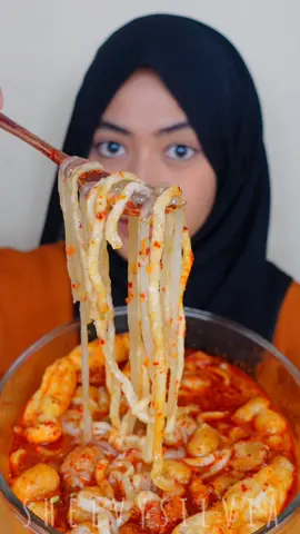 enak banget cimol kuah dari @cimol.mahmud apalagi ditambahin pake kulit crispy beuuuhh mantepp 🤤 #CaffinoBaristan #mukbang #mukbangasmr #cimol