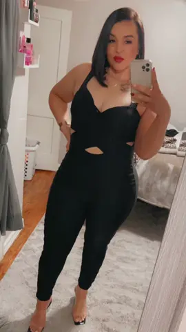 Its hard to choose just one #mirrorselfie #shorthair #momsover40 #trend #beautiful