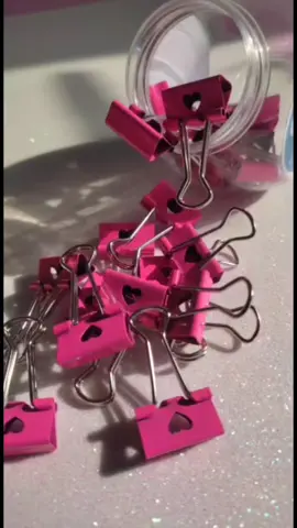 Vem aprender a usar seu binder (prendedor de Papel) de várias formas no seu dia a dia! Gostou? Nos siga @papelariadabelinha | Shopee: Papelaria da Belinha