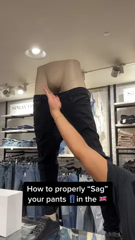How to properly sag your pants @Injuantake #SPANGLISH #scorpio #mexicantiktok #latinastiktok #latinoamerica #latinotiktok #latinosenusa #ecuador🇪🇨 #ecuadortiktok #hispanic #paratii #parati #fyp #foryou #foryoupage #texas #california #mexican #jeans