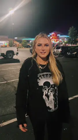 When you and your bestie don’t talk for 6 months then hang and nothing has changed! 🤣🤣🤣 @Laura Lemere is an actual queen! #friendship #SplashSummerVibe #bestie #ShowUrGrillSkillz #strangerthings #strangerthings4